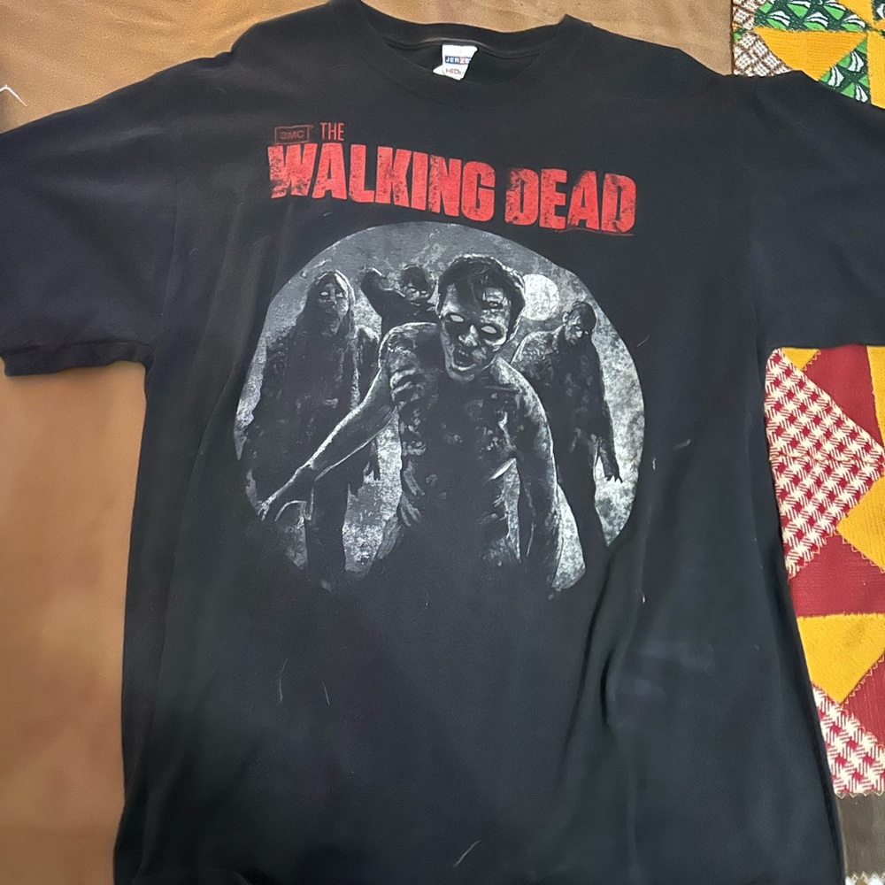 Walking Dead shirt size Large